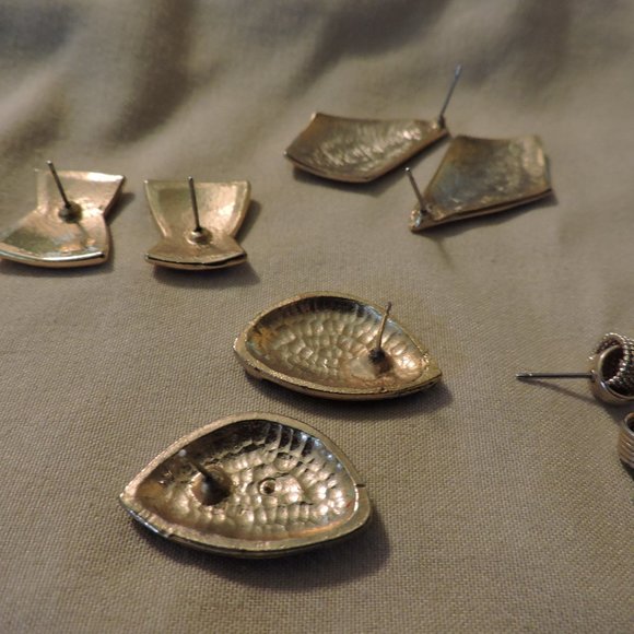 POST EARRINGS .. 4 pairs.. without postbacks - Picture 12 of 13